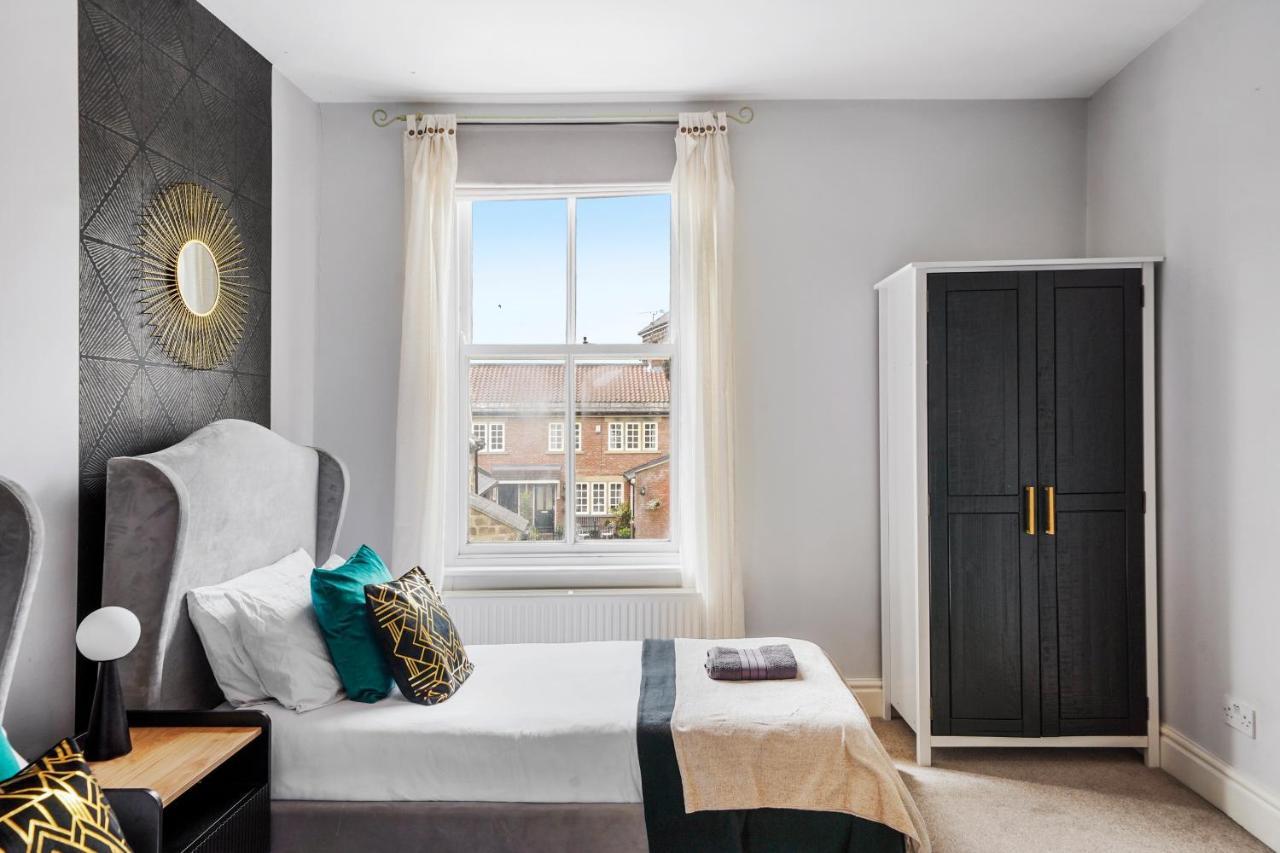 Pristine Stylish Townhouse On The Stray! - Sleeps 9 Villa Harrogate Exterior photo